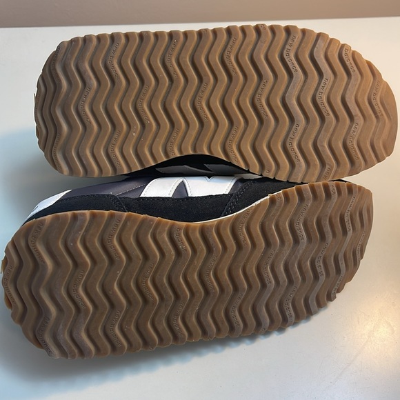 New Balance shoes - Picture 7 of 7